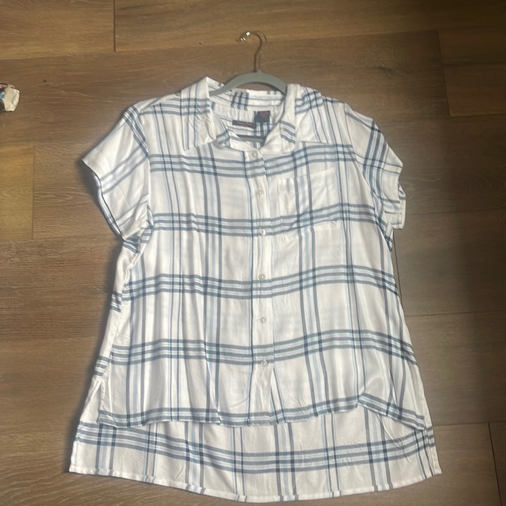 Short sleeve plaid shirt